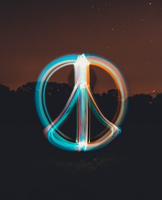 Símbol de la pau. Font: Unsplash - Christian Wiediger