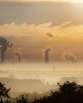 Representació d'una ciutat amb índex elevat de contaminació de l'aire. Font: Llicència CC Pixabay