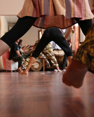 Dansa africana. Font: Centro Culturale Khatawat, Flickr