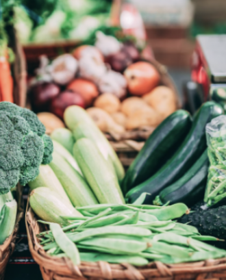 Imatge representativa de diferents verdures i hortalisses que s'aprofitaran per lluitar en contra del malbaratament alimentari. Font: Llicència CC Unsplash