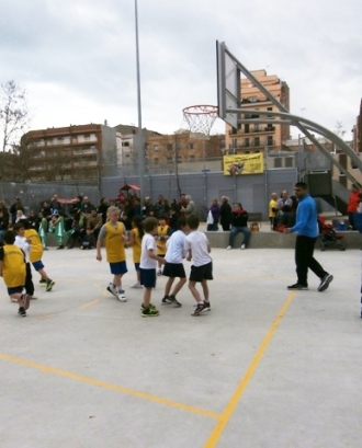 Imatge nens jugant a bàsquet. Font: basquetcatala.cat