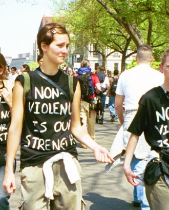 Resistència no violenta. Font: Wikipedia