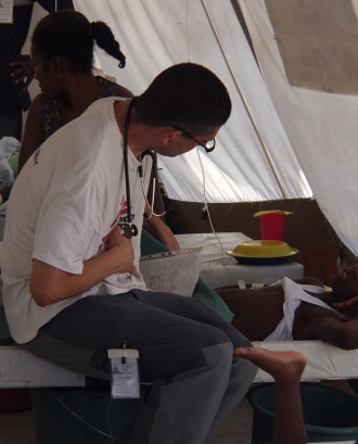 Pediatra de Médicos sin Fronteras - Obra Social Caja Mediterraneo - Flickr