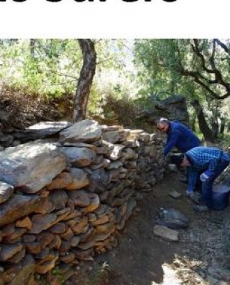 Jornada de voluntariat ambiental per la restauració de camins de pedra seca al Cap de Creus (imatge: piratesdelapedraseca.wordpress.com)  