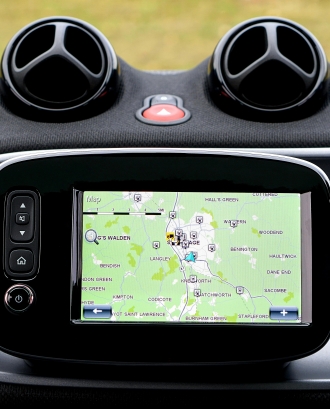GPS en un cotxe. Font: Pexels - Mike Bird