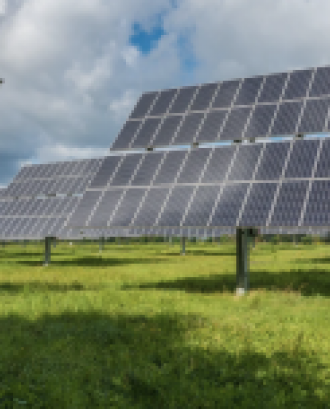 Exemple d'energia renovable, un sistema de plaques fotovoltaiques. Font: Pixabay.