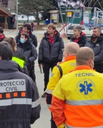 En aquesta imatge del departament d'Interior de la Generalitat de Catalunya veiem la tasca conjunta de Protecció Civil amb altres cossos.