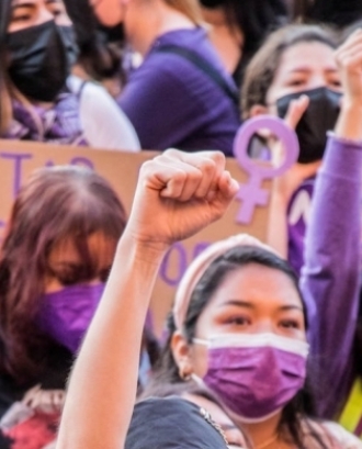 Dones en una manifestació per reivindicar els seus drets. Font: Llicència CC Pexels
