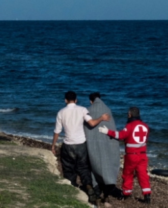 Un refugiat, en el moment del seu rescat a la Mediterrània. Font: Universitat de Barcelona