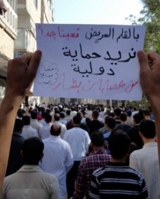 Manifestants amb un cartell en àrab. Font: anticapitalistes.net